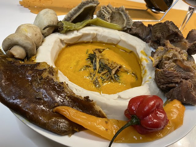 Taro accompagné de sa sauce jaune
